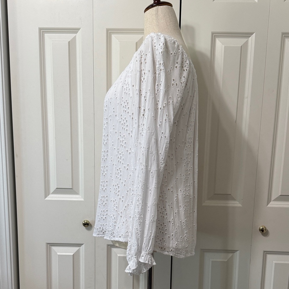 Sanctuary EUC❤️White Eyelet Blouse On/Off shoulders. - Picture 9 of 12